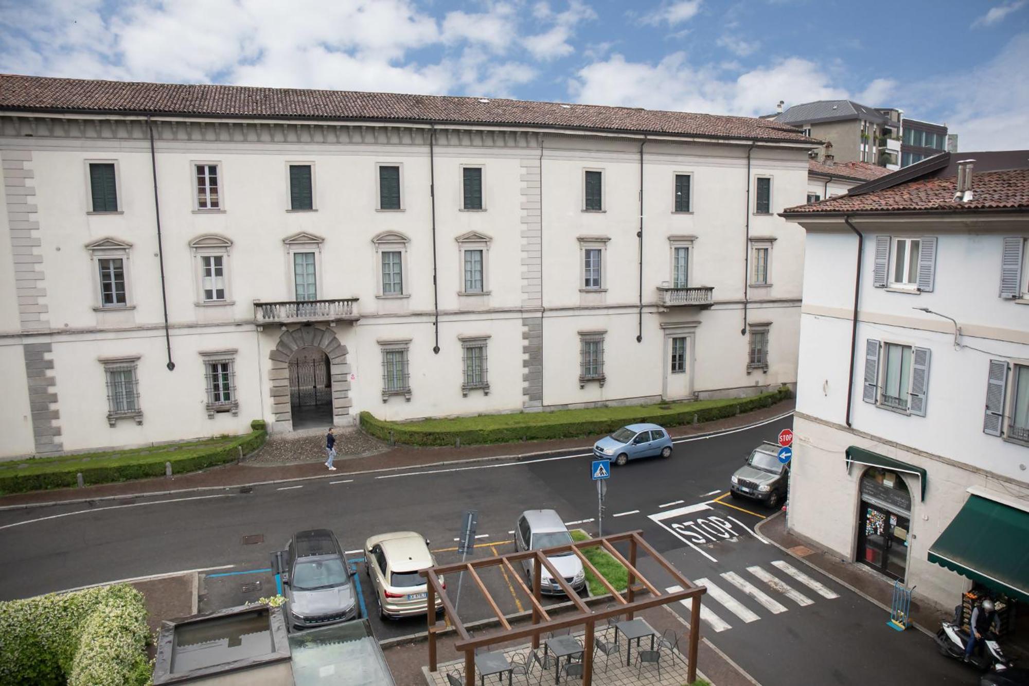 Elegant Beige Apartment - 5 Minutes From The Lake Como Ngoại thất bức ảnh